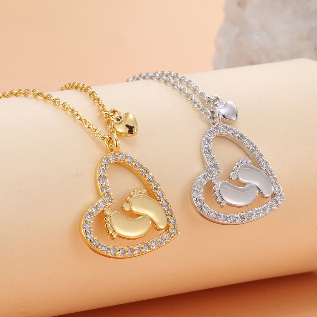 CYN0111 Heart Footprint Copper Necklace Baby Heart-Shaped Foot Pendant Footprints of Love Collarbone Chain