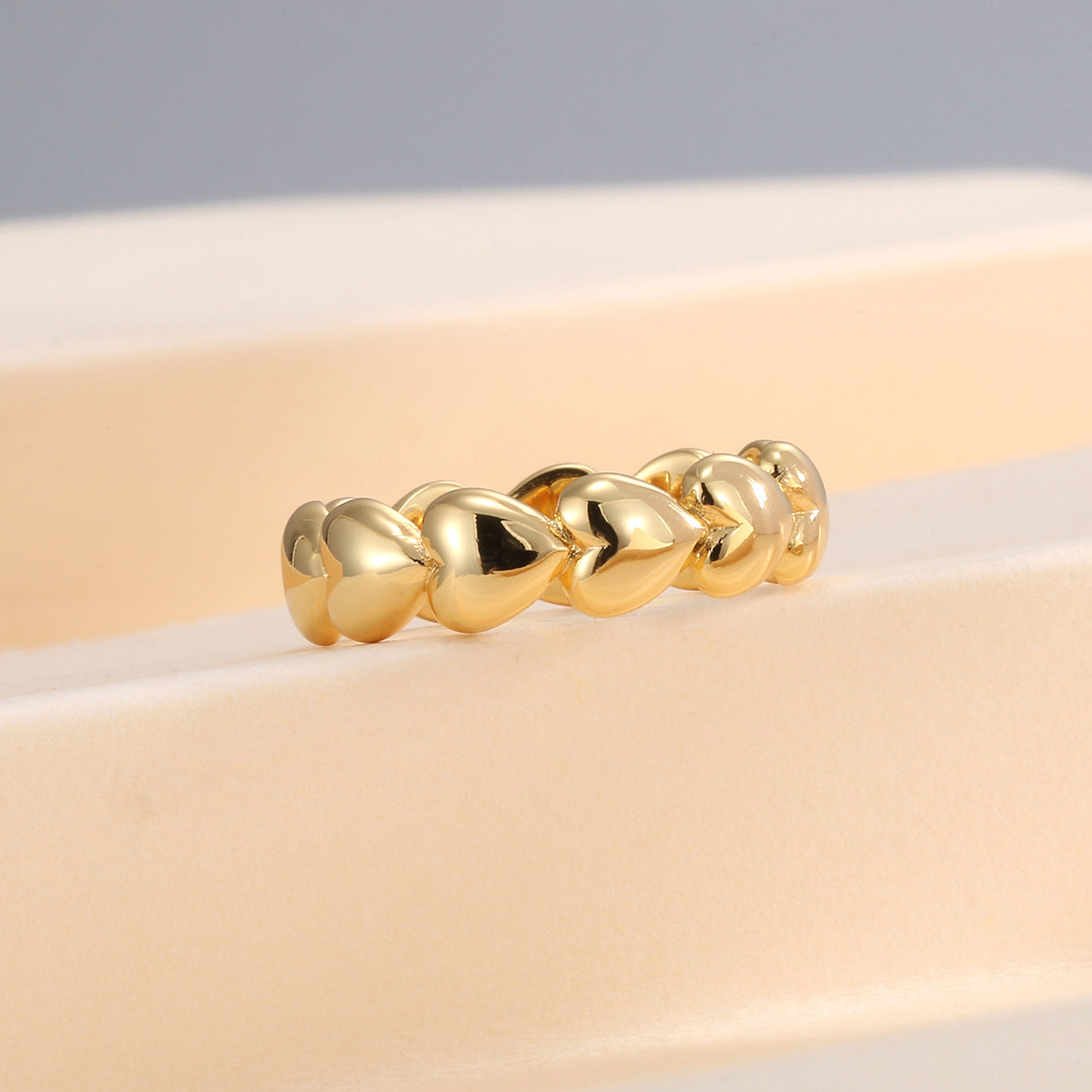 R0294 Fashionable Elegant Smooth Heart Connected Ring for Women Copper Plated with Real Gold