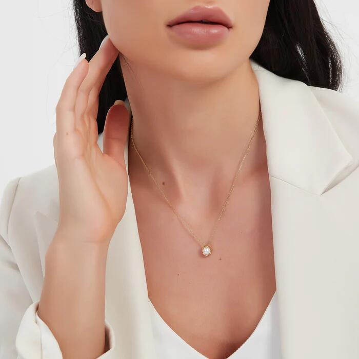 Gold-Plated Stainless Steel Minimalist Pearl Pendant Necklace — design detail