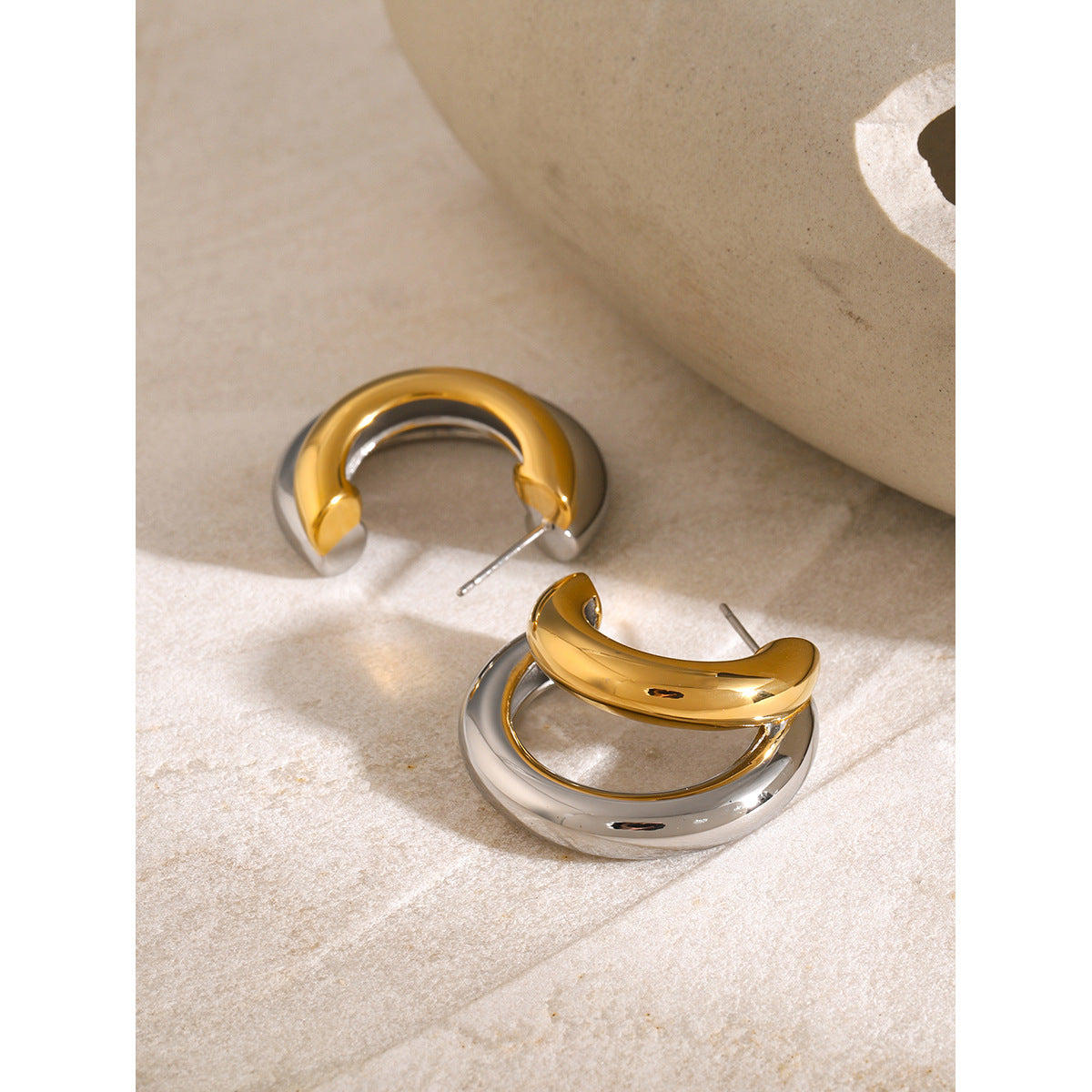 18K Gold Stainless Steel/Color Block Top and Bottom C Unique Design Sense of Shape Matching Earrings Left and Right Side Ear Accessories