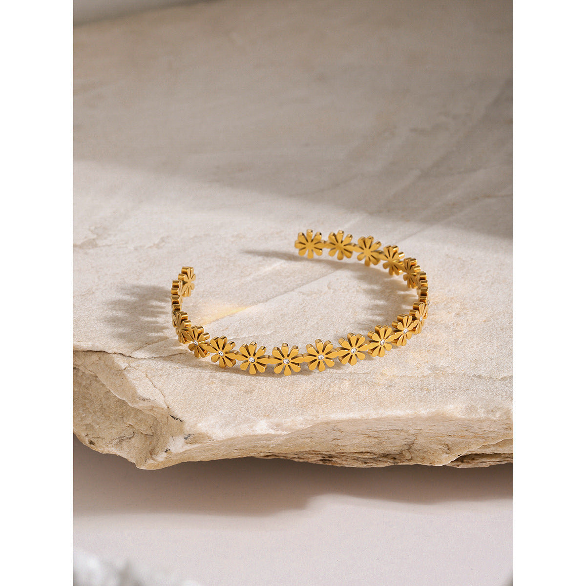 18K Gold Stainless Steel Small Daisy Pearl Open Bracelet Fashion Simple Zircon Bracelet
