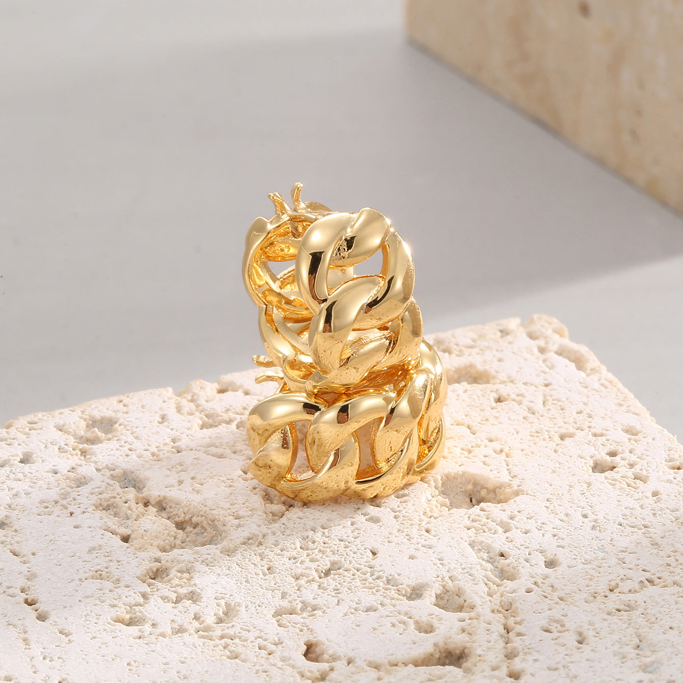 E0252 Vintage Interlocking Smooth Brass Gold-Plated Earrings for Women Hip-Hop Style Ear Jewelry