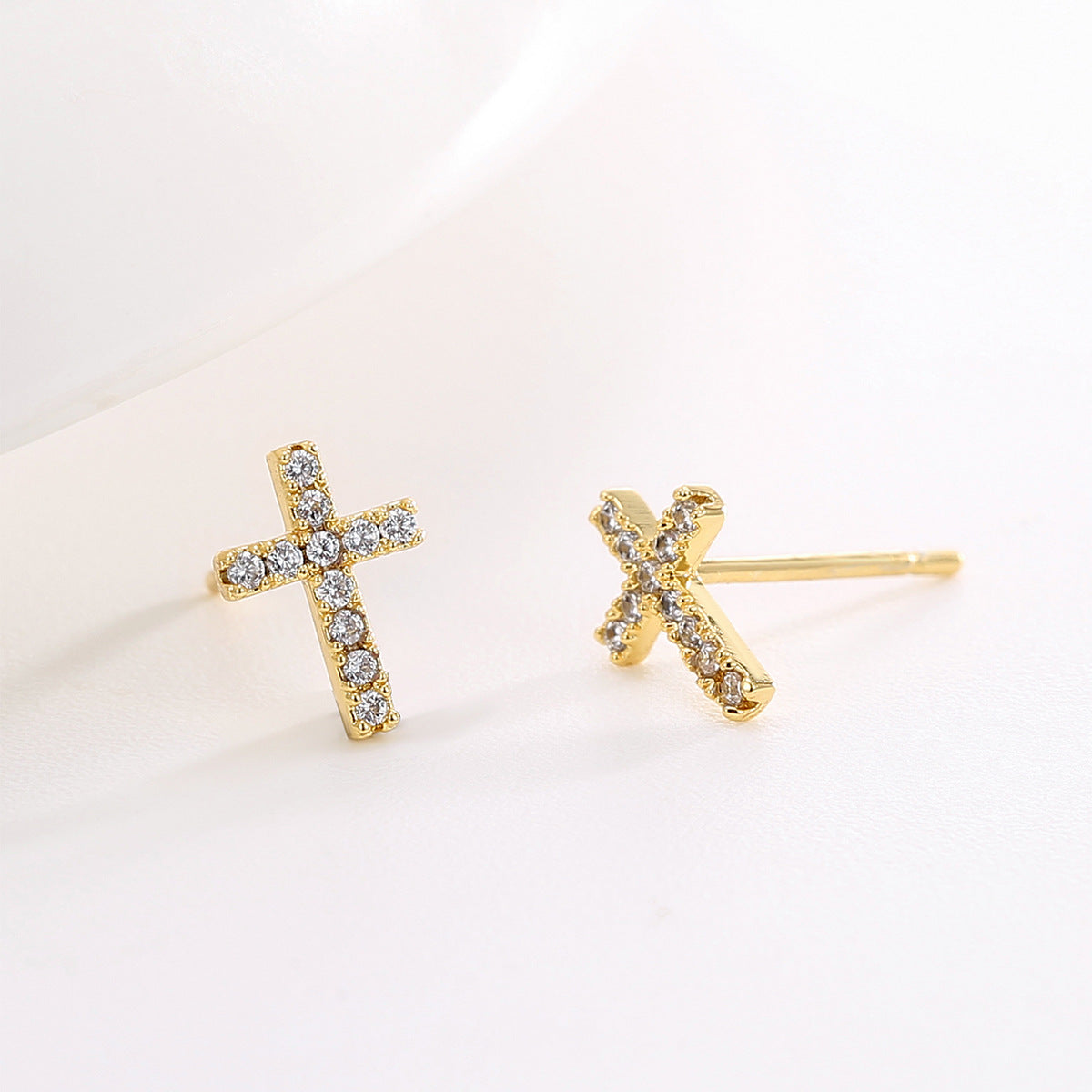 E0754 Retro Fashion Design Earrings for Women Hot Sale Cross Zirconia Stud Earrings