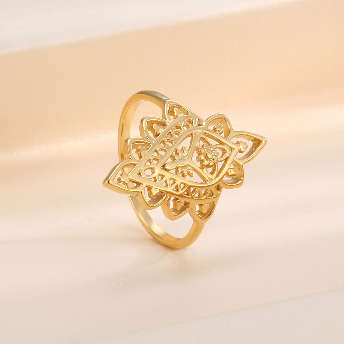 R0439 Classic Retro Design Diamond-Shaped Lace Ring for Women Brass Gold-Plated Personality Hollow Design