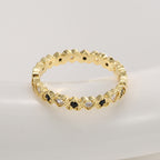 R0672 Fashionable Personality Ring for Women with Heart Inlay and Black and White Zircon