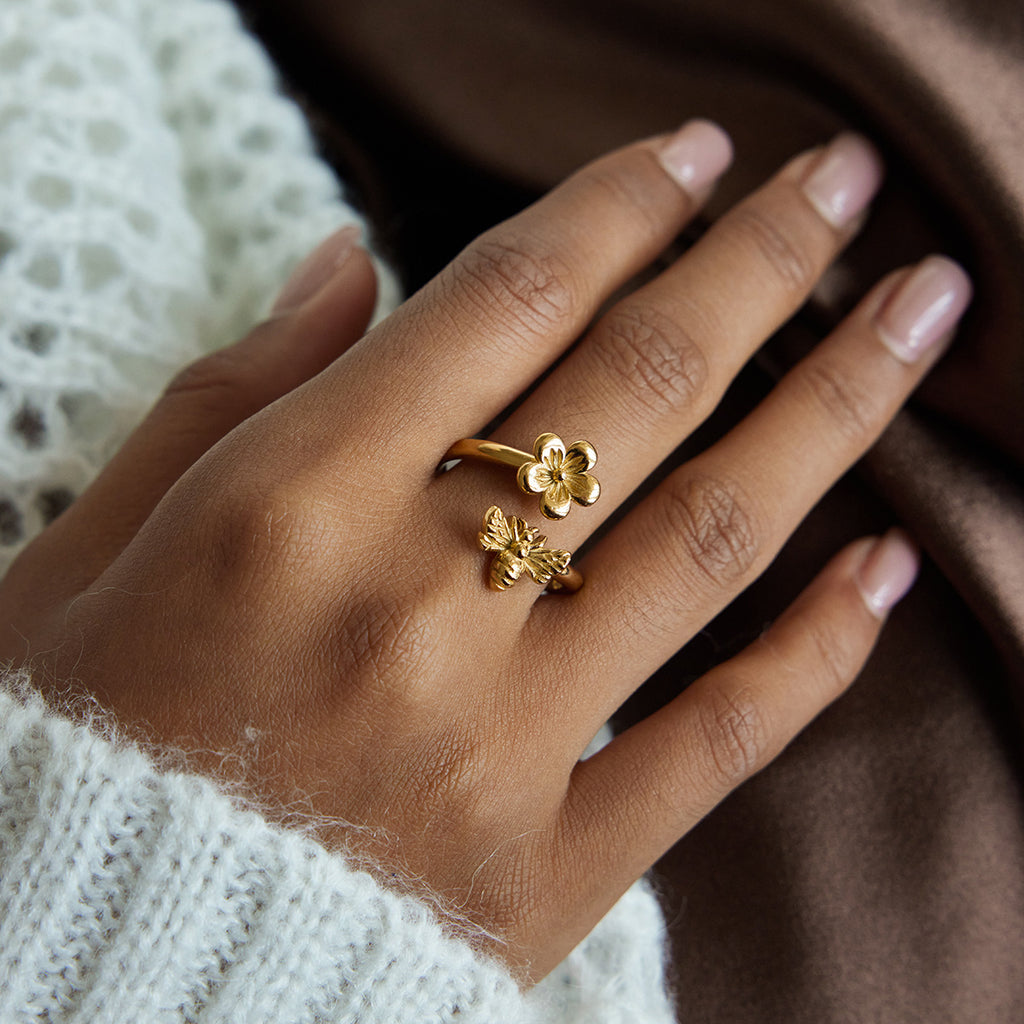 2H Insect Ring Non-Fading Stainless Steel Jewelry for Women
