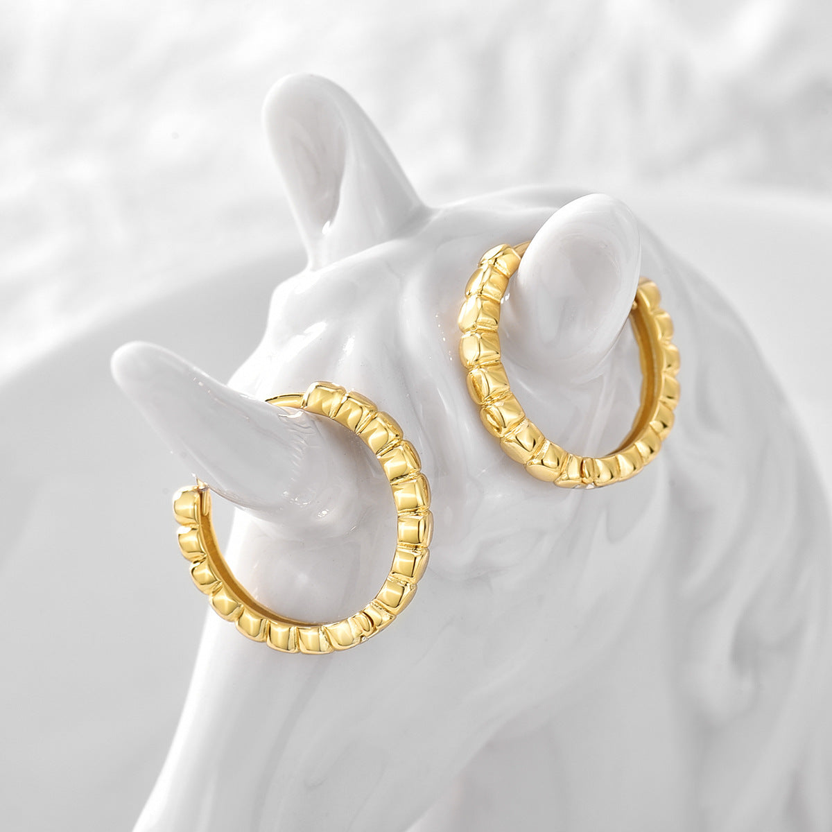 E0281  Fashion Minimalist Circle Earrings for Women Retro gold Small Hoop Earrings