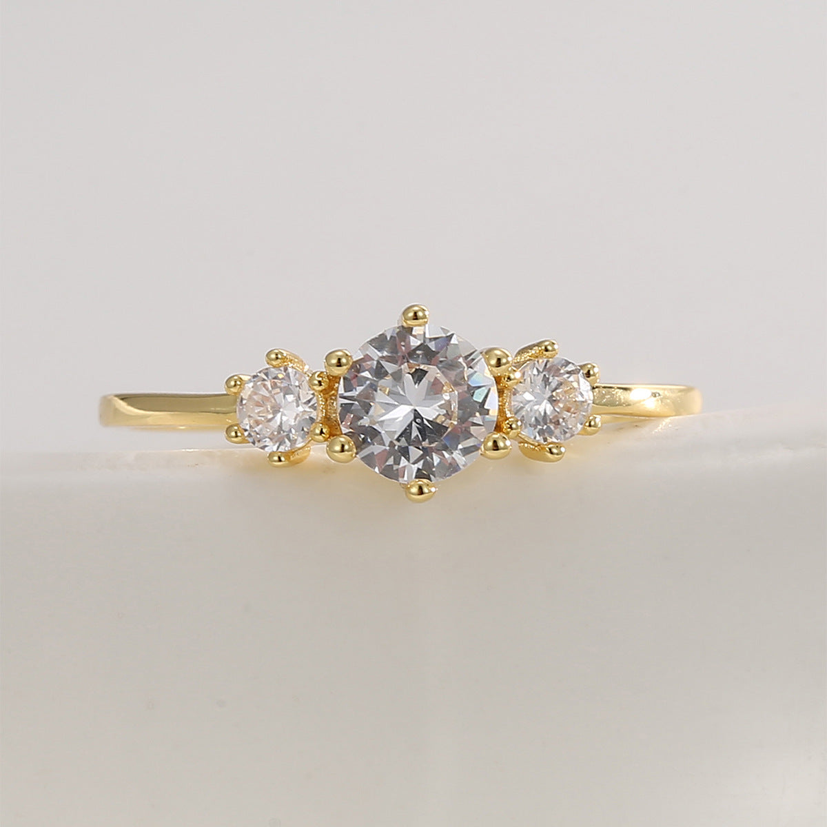 R0692 Design Zirconia Inlaid Ring for Women Fashion Tail Ring