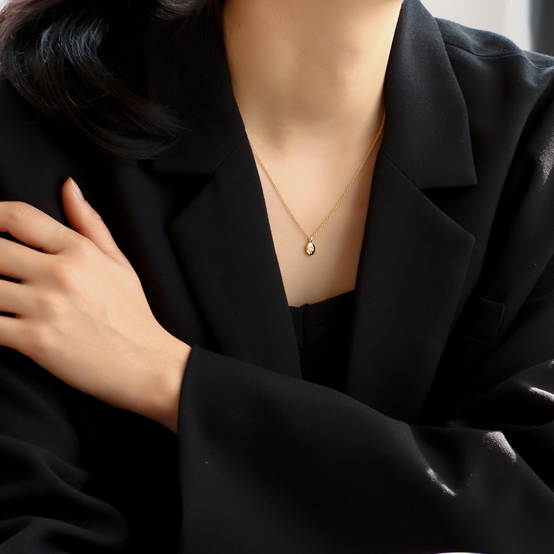 N0067 Little Round Pendant Necklace for Women with Design Sense, Star Vintage Necklace Jewelry