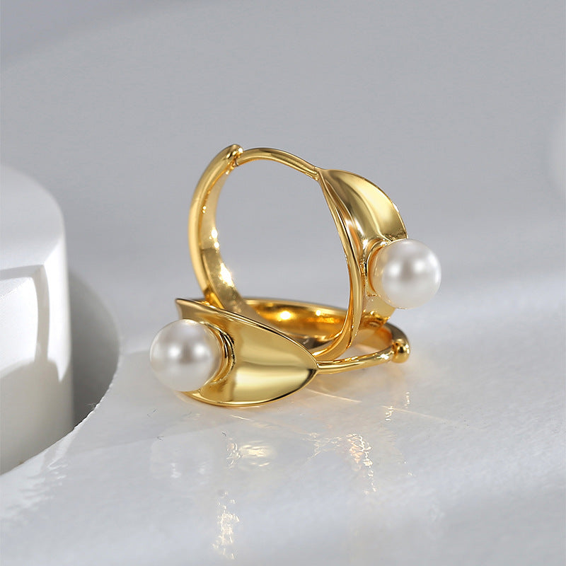 E0590 Fashion New Simple Smooth Pearl Earrings for Women Brass Gold-Plated Hoop Earrings