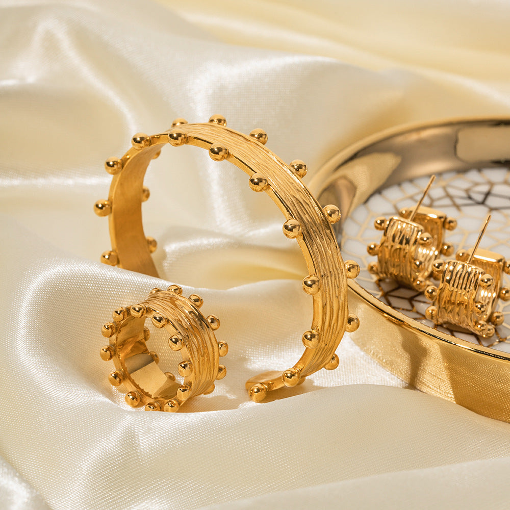 2H New Fashion18K Gold Stainless Steel Wood Grain C Shaped Earrings Pleated Earrings Fashionable Earrings