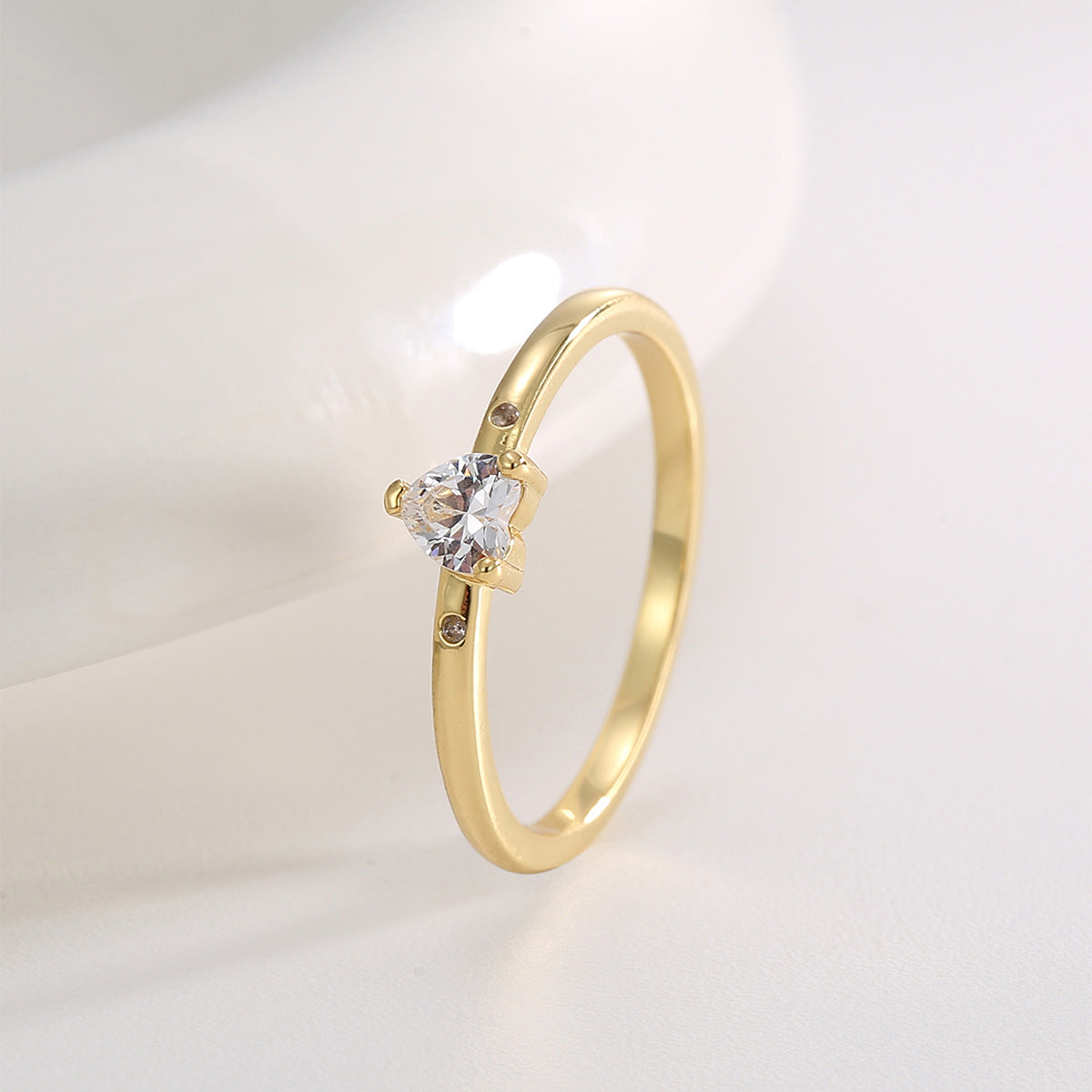 R0646 Design Sense Ring Female fashion Gold Plated Inlaid with Heart Zircon