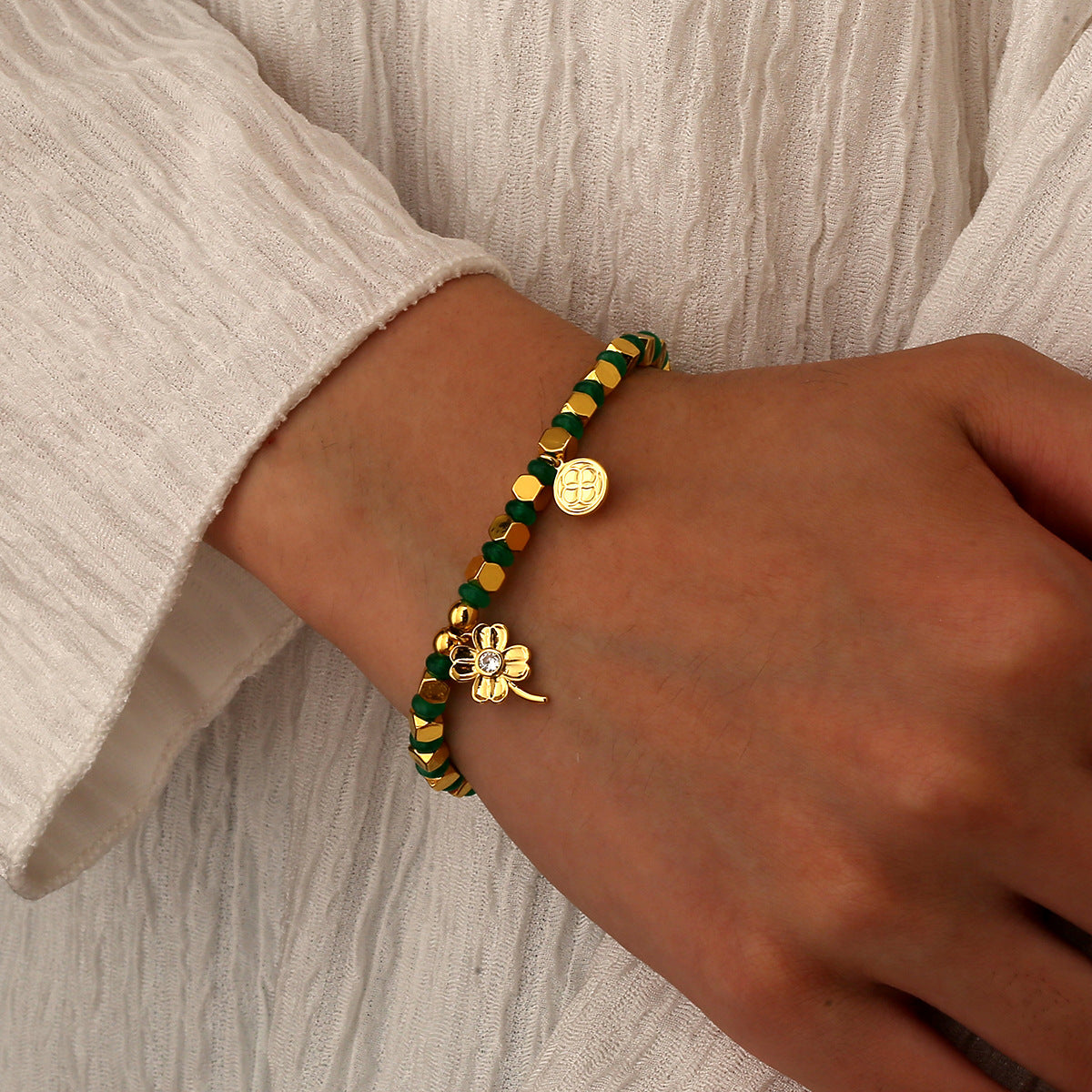 B0254 Fashionable Elegant Four-Leaf Clover Zircon Beaded Design Bracelet for Daily Wear