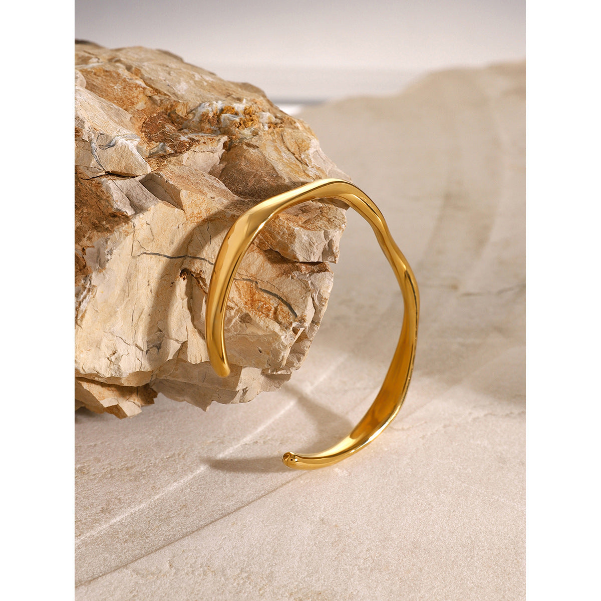 18k Gold Stainless Steel Fine Wave Open Bracelet Minimalist Fashion Bracelet for Women