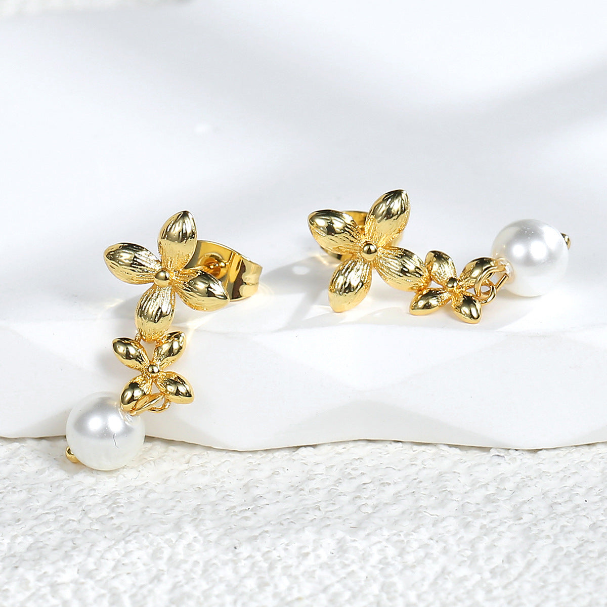 E0347 Pearl Flower Earrings Flower Drop Earrings Petal Super Fairy Stud Earrings Simple and Cool Style for Women