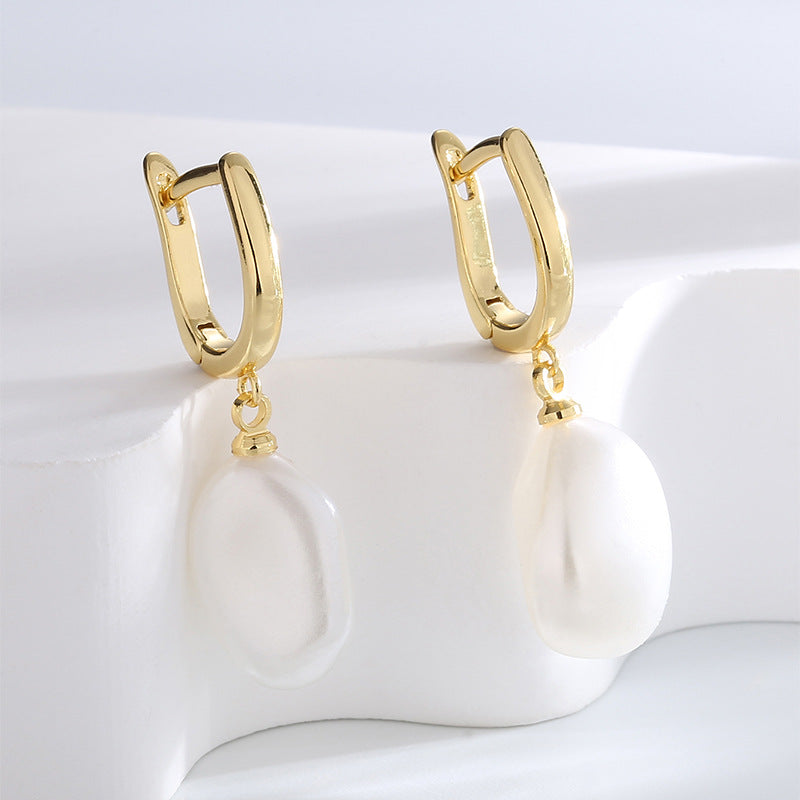 E0489 Personalized Retro Irregular Shell Pearl Earrings for Women Elegant Fashion Brass Gold-Plated Earrings