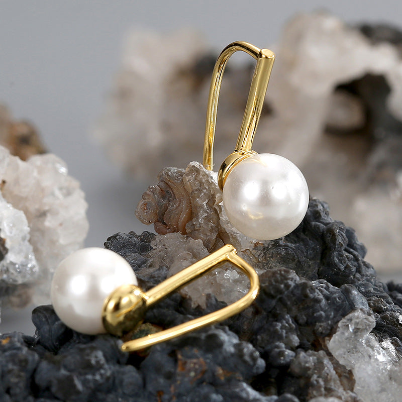 E0439 Minimalist Design Shell Pearl Ear Hooks for Women Simple Fashion New Earrings