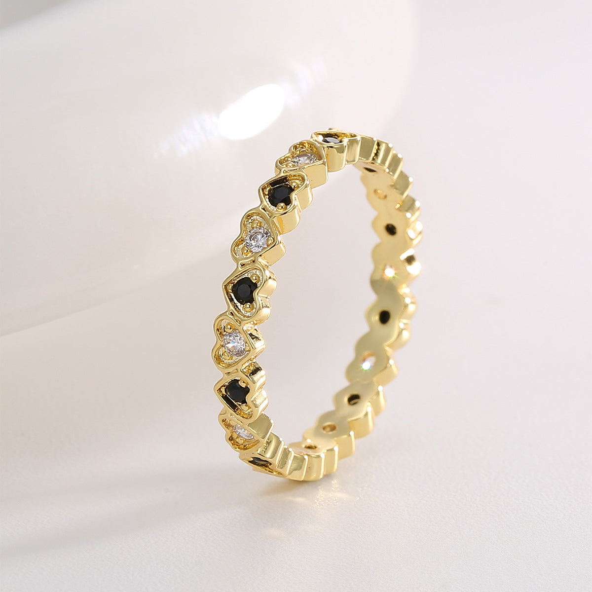 R0672 Fashionable Personality Ring for Women with Heart Inlay and Black and White Zircon