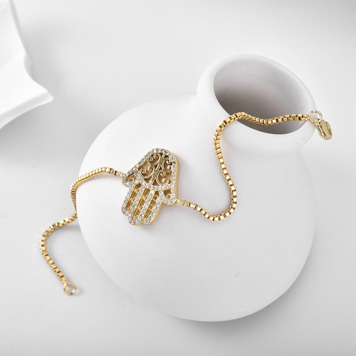 B0076 Vintage Hip-Hop Creative Design Palm Bracelet for Women with Gold Plating and Zircon Inlay