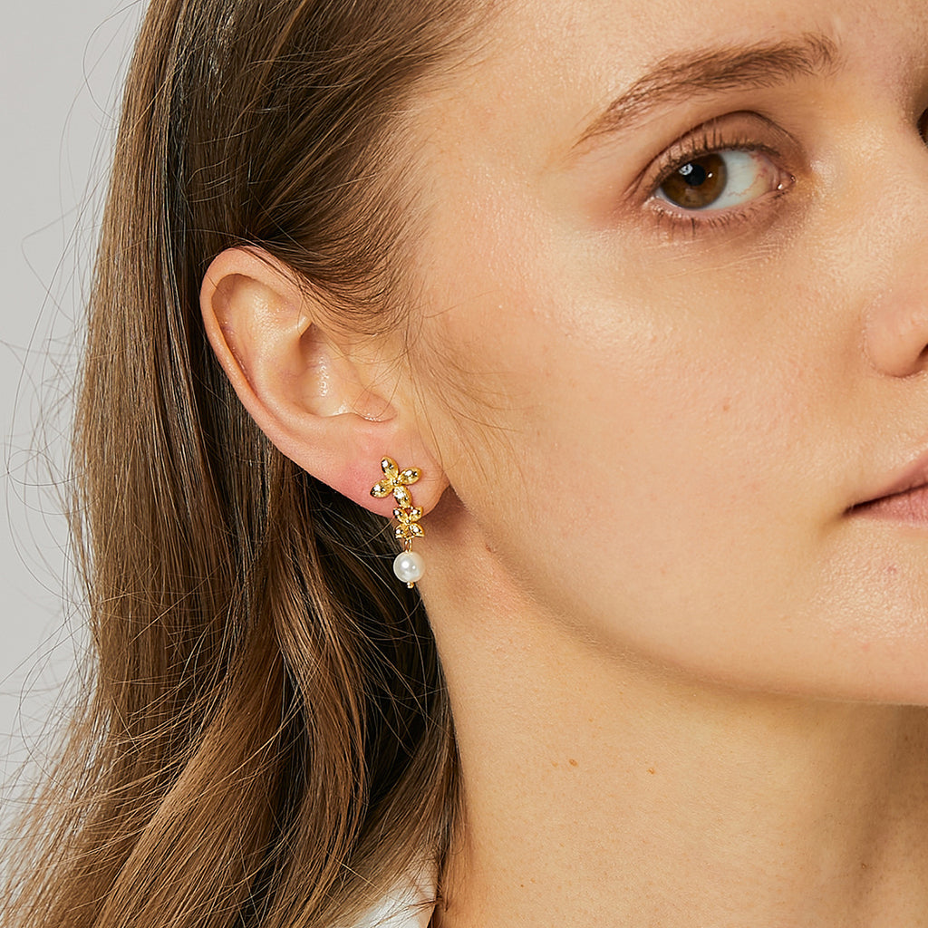 E0347 Pearl Flower Earrings Flower Drop Earrings Petal Super Fairy Stud Earrings Simple and Cool Style for Women
