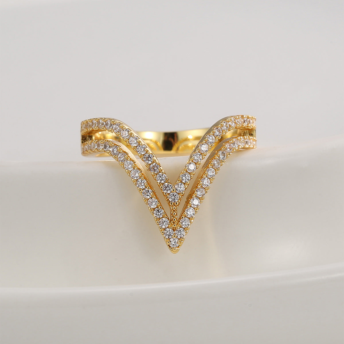 R0662 Vintage Personality Ring for Women V Zirconia-studded Tail Ring
