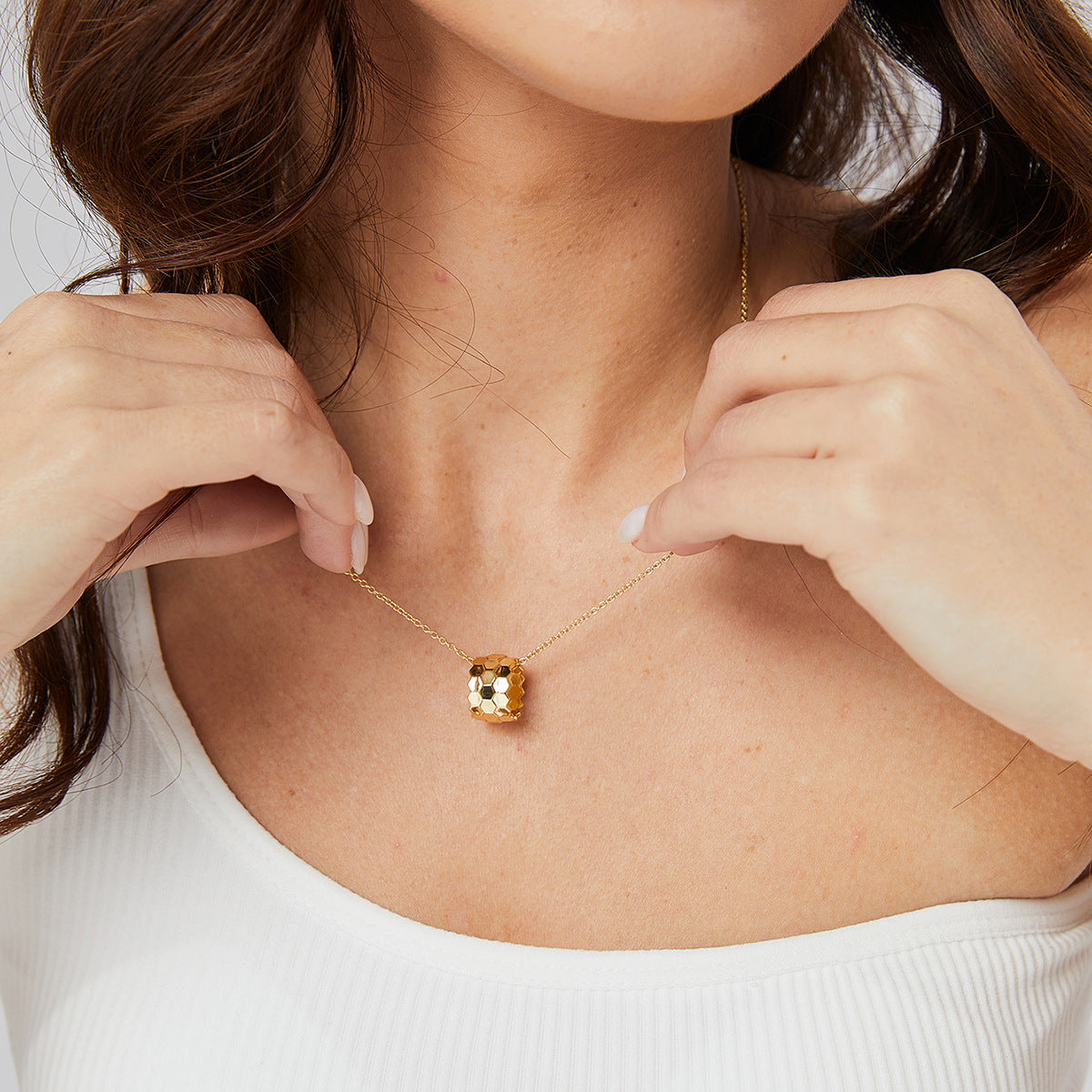N0123 Necklace Honeycomb Transfer Bead Pendant Necklace Honeycomb Collarbone Chain Minimalist Fashion