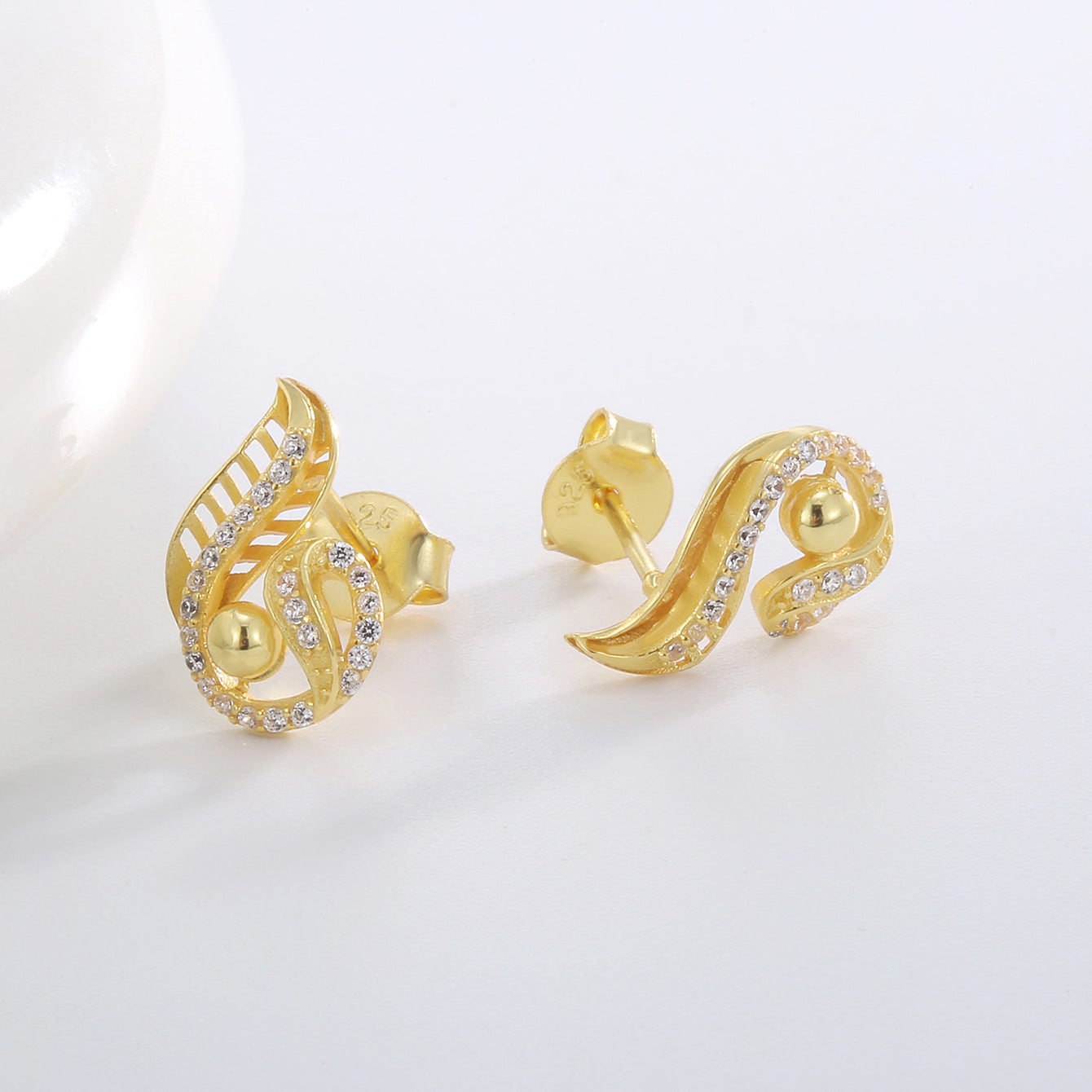 SE0007 S925Silver plating14K Gold Feather Inlaid Zircon Fashion Earrings for Women Minimalist Ear Jewelry