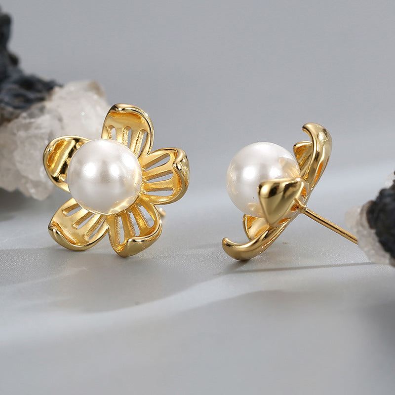 E0462 Small Fashion Simple Shaped Earrings for Women Petal Shell Pearl Earrings