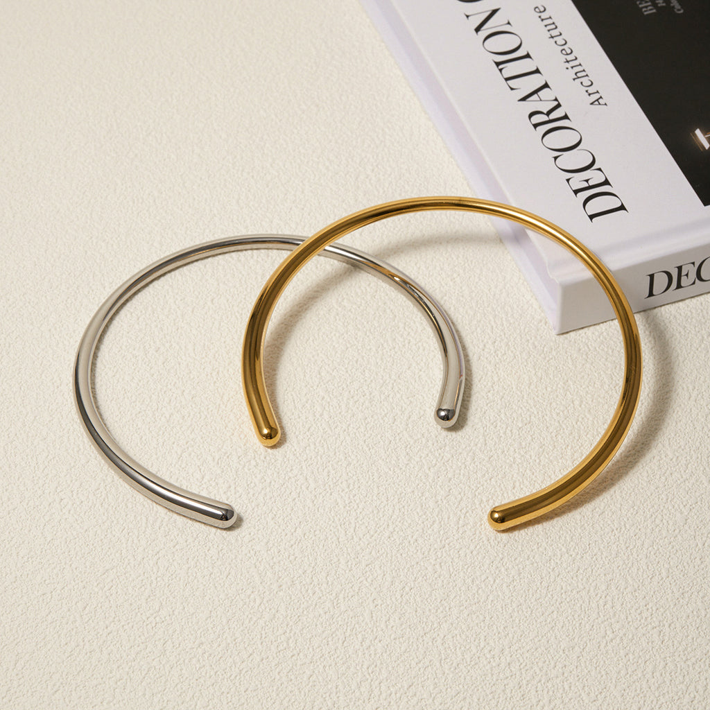 Simple retro-inspired heart necklace for women 18K Gold Vacuum Plating Simple Smooth Choker Necklace