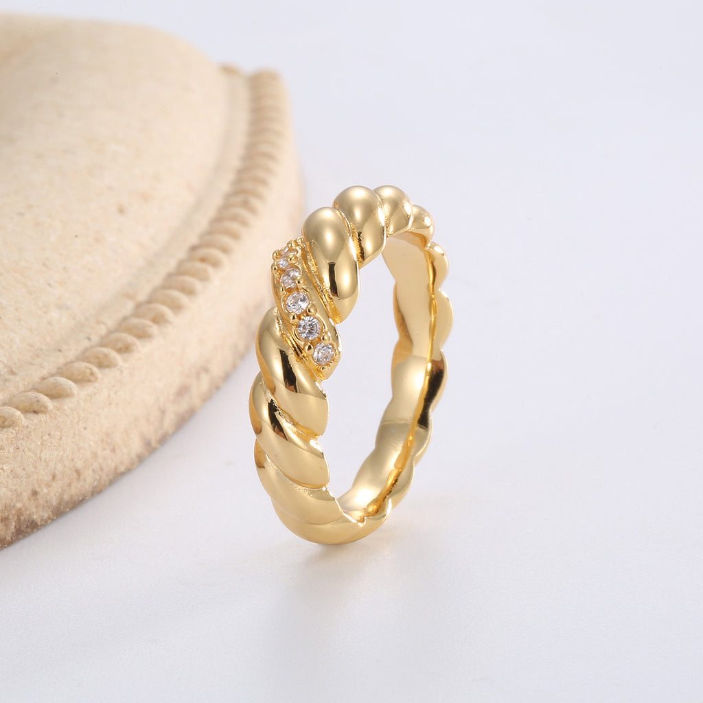 R0396 Personalized Design Braided Pattern Smooth Surface Micro Inlaid Zircon Ring for Women Copper Gold Plated Minimalist