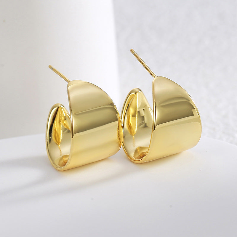 E0485 Modern simple design earrings for women in brass with gold plating C Type Earrings
