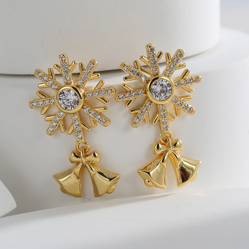 E0540 Christmas Ornaments Brass Gold Plated Minimalist Stud Earrings Female fashion Exquisite Snowflake Zircon Earrings