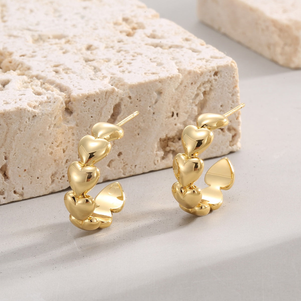 CYE0148 Minimalist Circle Heart Earrings Minimalist Chanel Stud Earrings