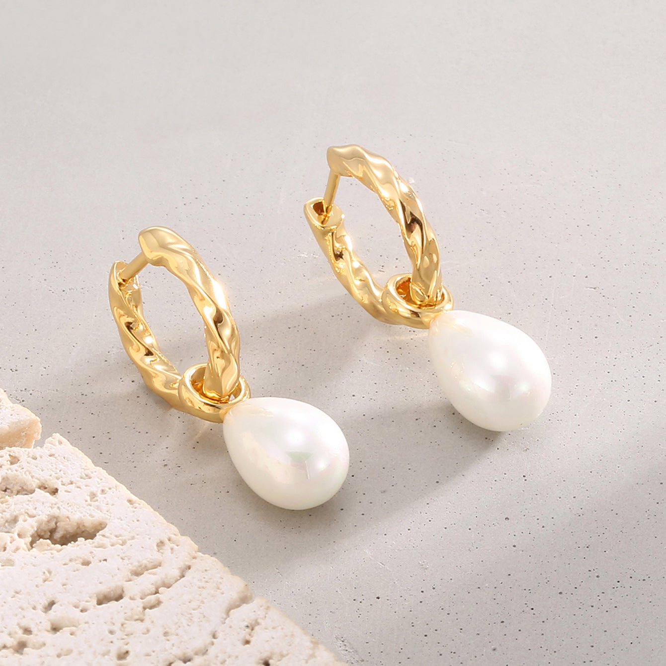 E0400 Xiaoxiang Design Pearl Drop Earrings for Women Brass Gold-Plated Elegant Earrings