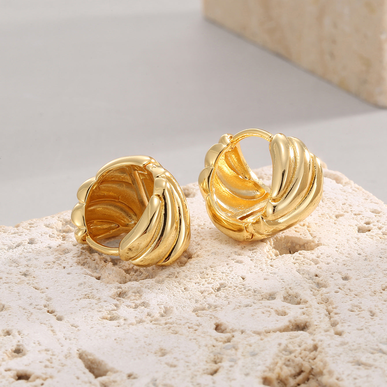 E0025 Croissant Smooth Earrings for Women Simple Brass Gold-Plated Personality Ear Jewelry
