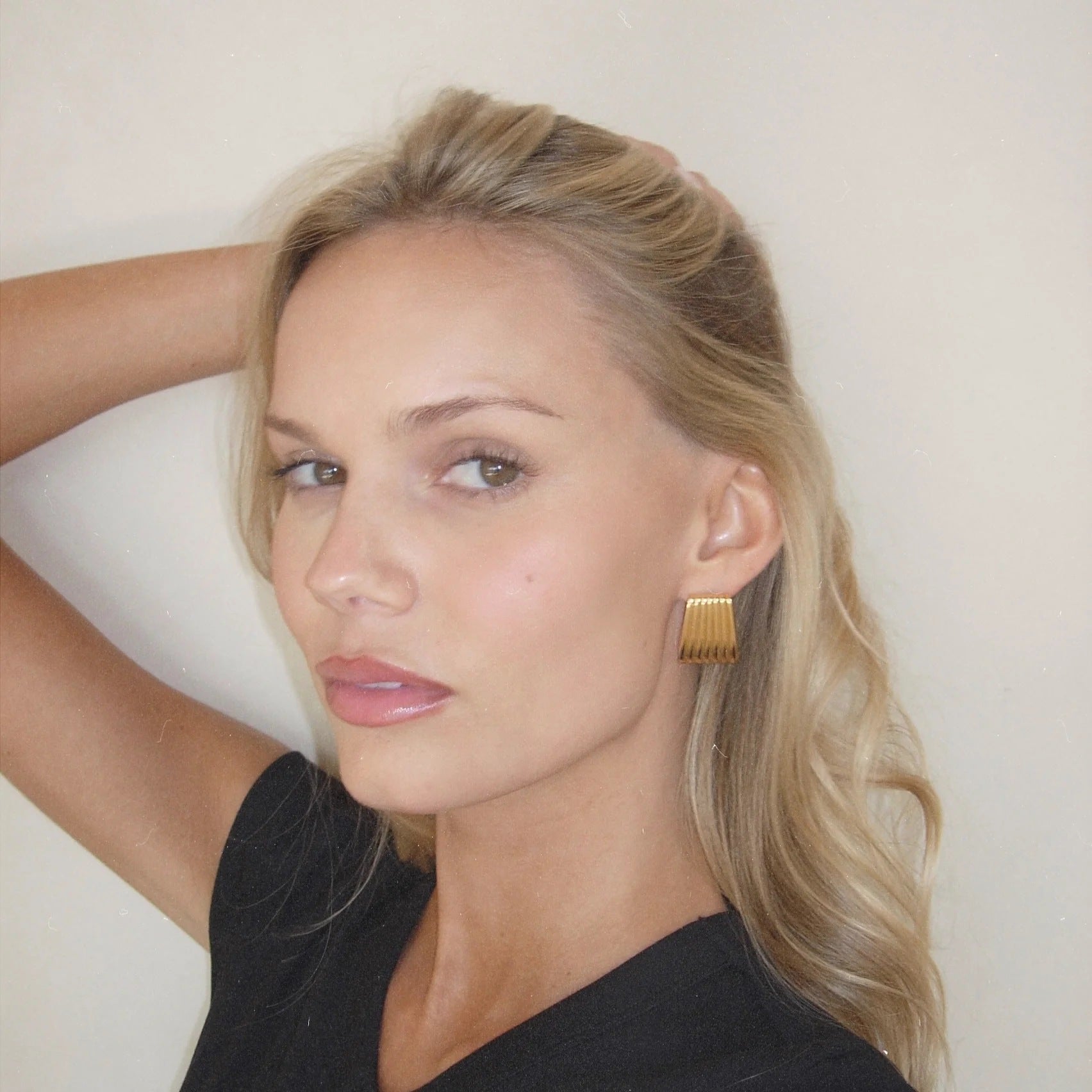 2H  Same Style18k Gold Stainless Steel Striped Trapezoid Earrings Unique Line Sense Stud Earrings