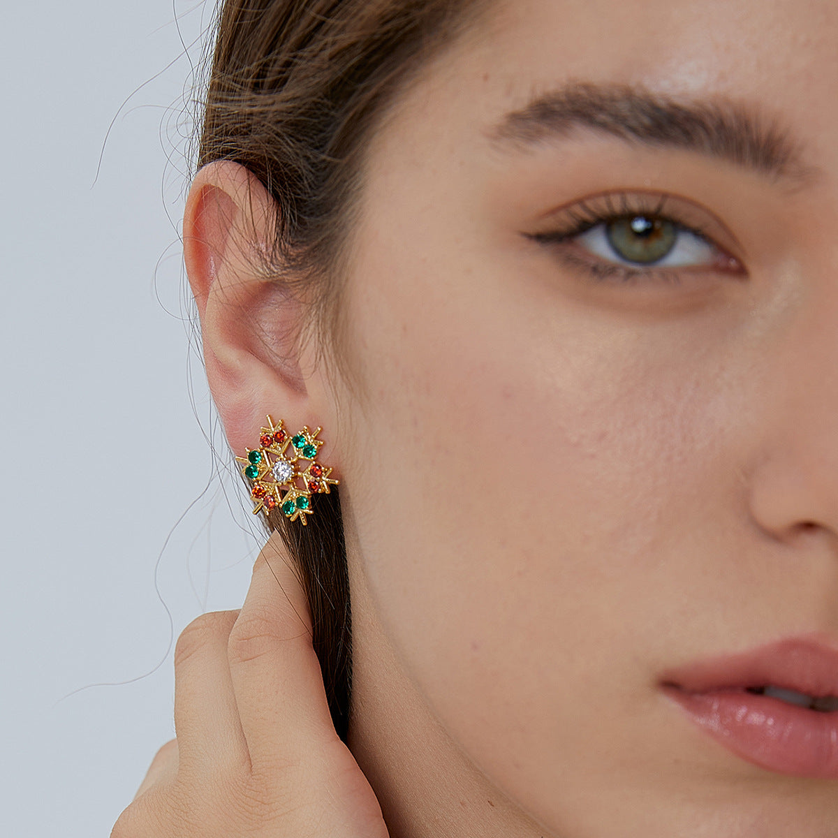 E0533 Fashion Christmas Jewelry Earrings for Women Creative Zircon Christmas Snowflake Stud Earrings