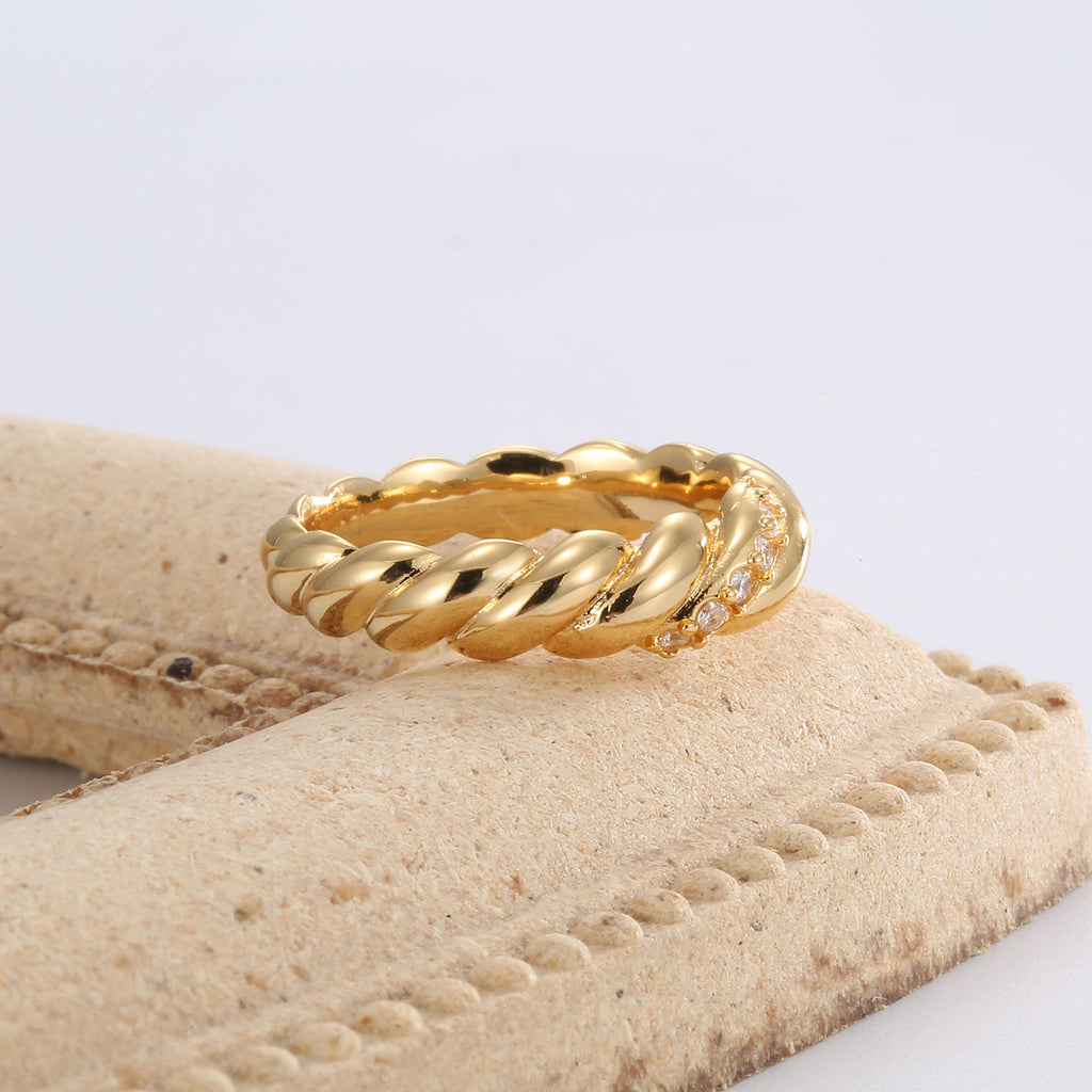 R0396 Personalized Design Braided Pattern Smooth Surface Micro Inlaid Zircon Ring for Women Copper Gold Plated Minimalist