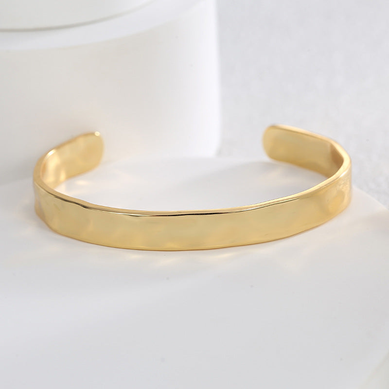 B0156 Personalized Fashion Simple Hammered Pattern Bracelet for Women Brass Gold-Plated Bangle