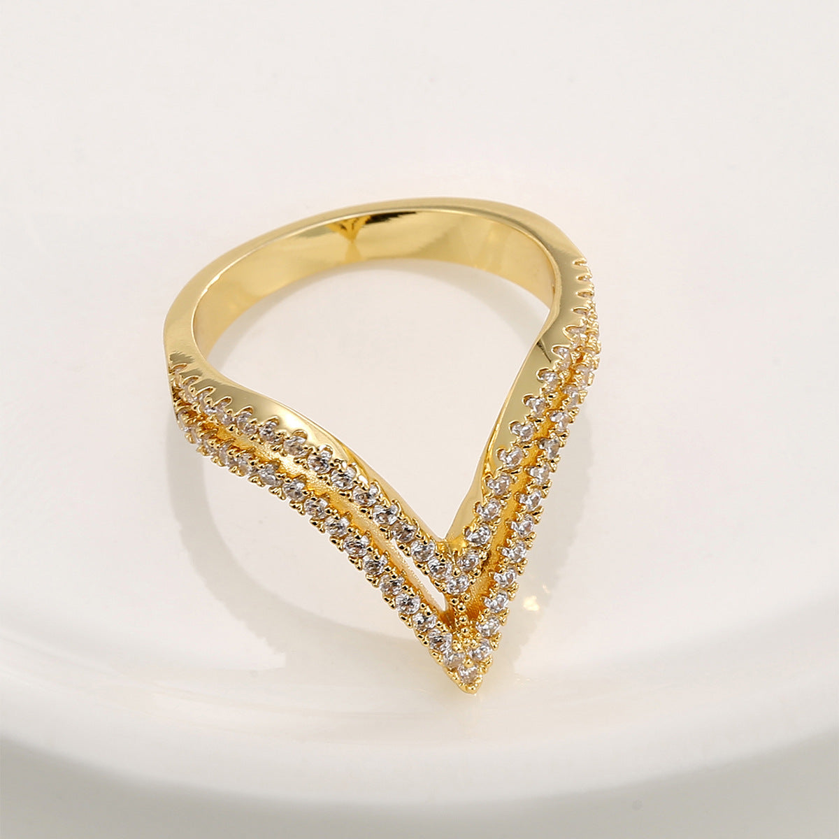 R0662 Vintage Personality Ring for Women V Zirconia-studded Tail Ring