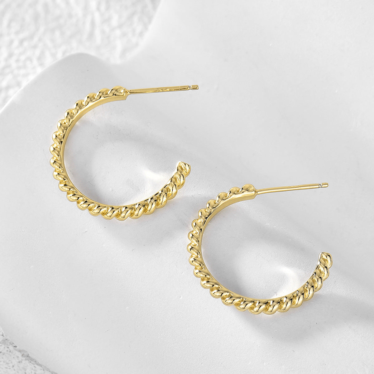E0050 Spiral Pattern Half Open Earrings Jewelry New Version Ear Hoops Copper Gold Plated gold Ear Clips for Women