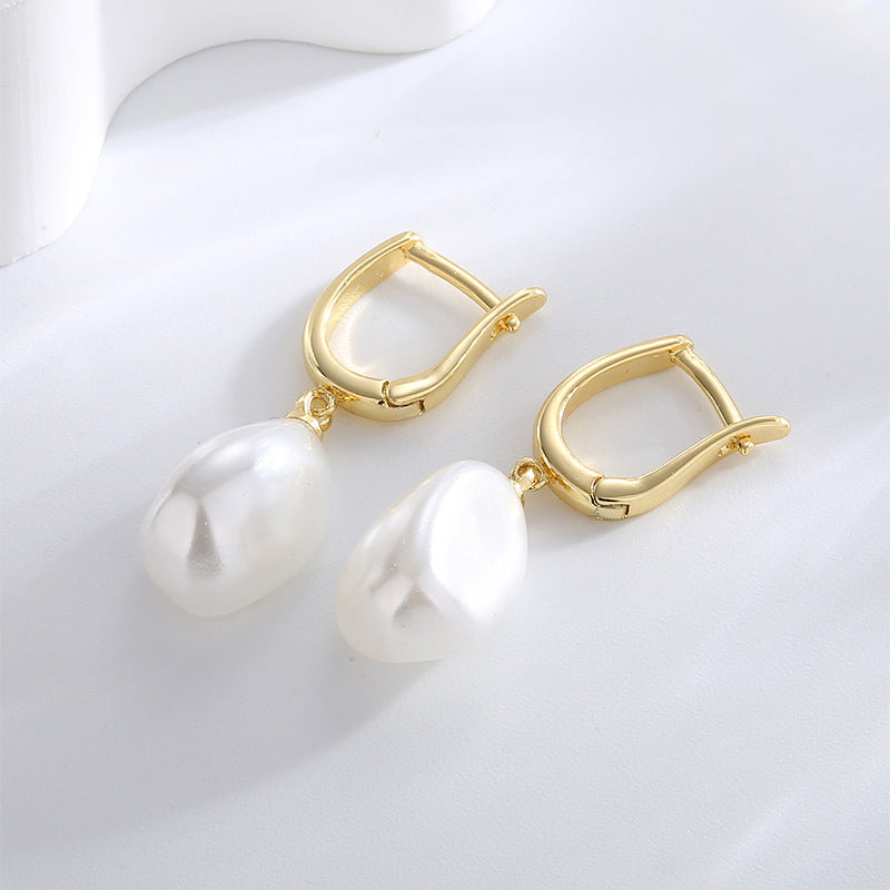 E0489 Personalized Retro Irregular Shell Pearl Earrings for Women Elegant Fashion Brass Gold-Plated Earrings