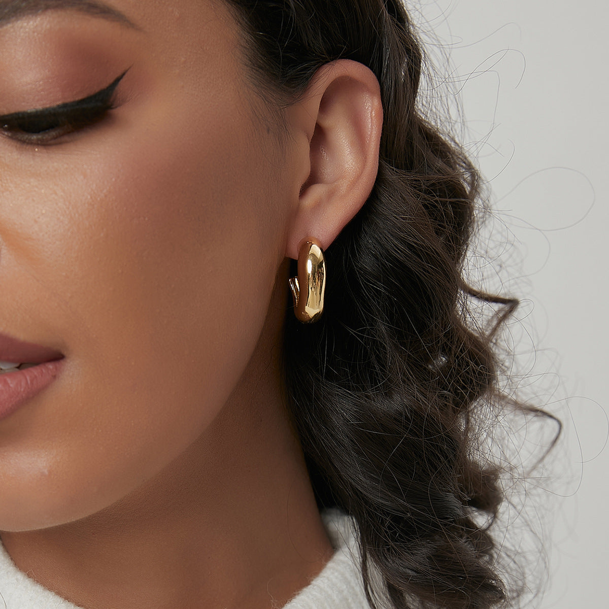 E0545 New Retro Irregular Large C Fashionable Large Hoop Earrings for Women