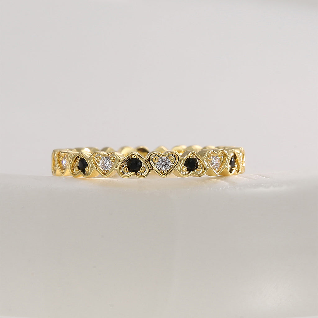 R0672 Fashionable Personality Ring for Women with Heart Inlay and Black and White Zircon