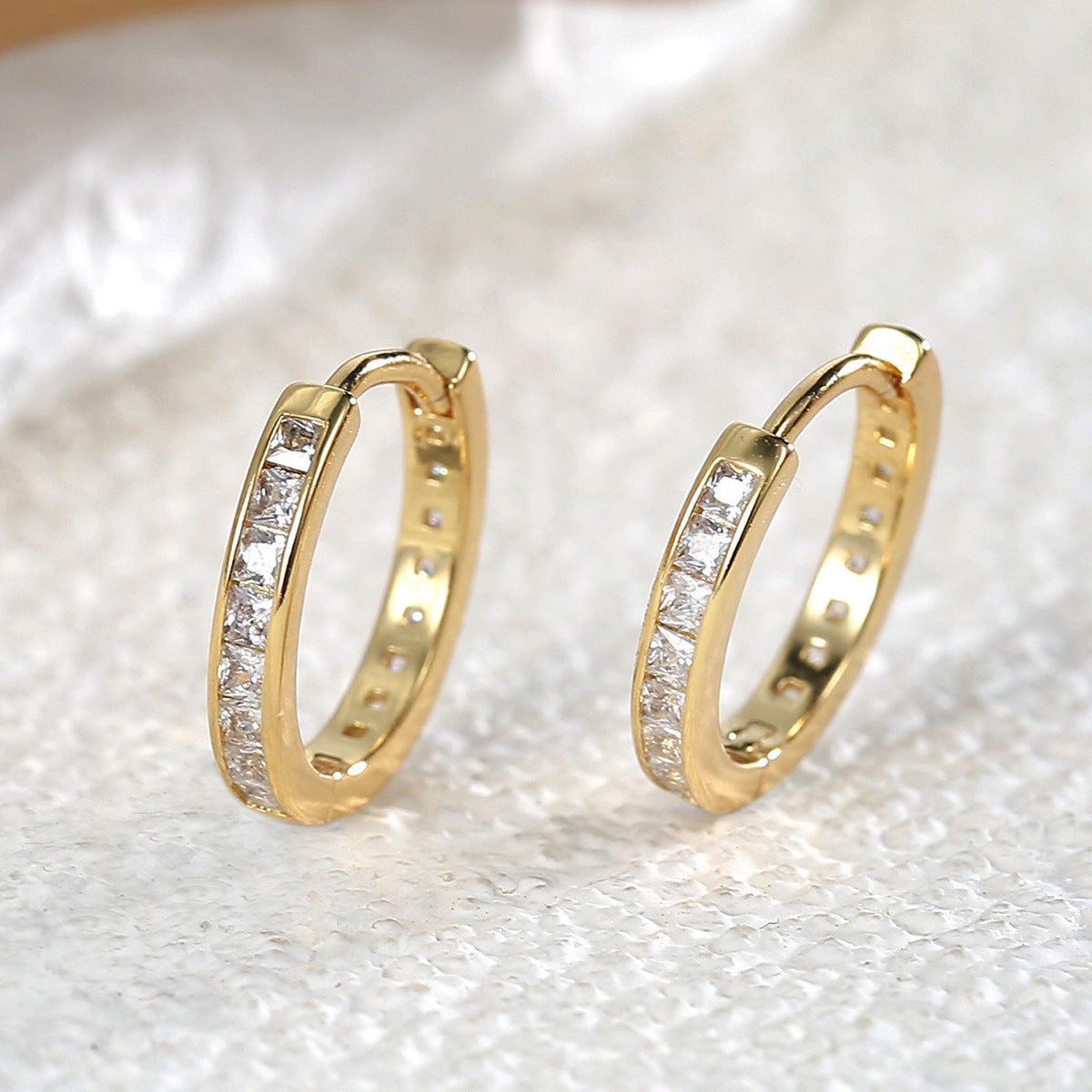 E0410 Textured Circle Small Earrings with Inlaid Diamonds, Round Full Diamond Ear Clips, Real Gold Plated, Stackable, Unisex Trendy