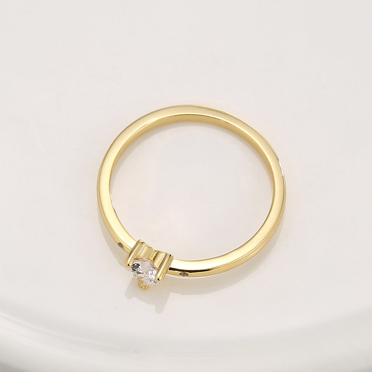 R0646 Design Sense Ring Female fashion Gold Plated Inlaid with Heart Zircon
