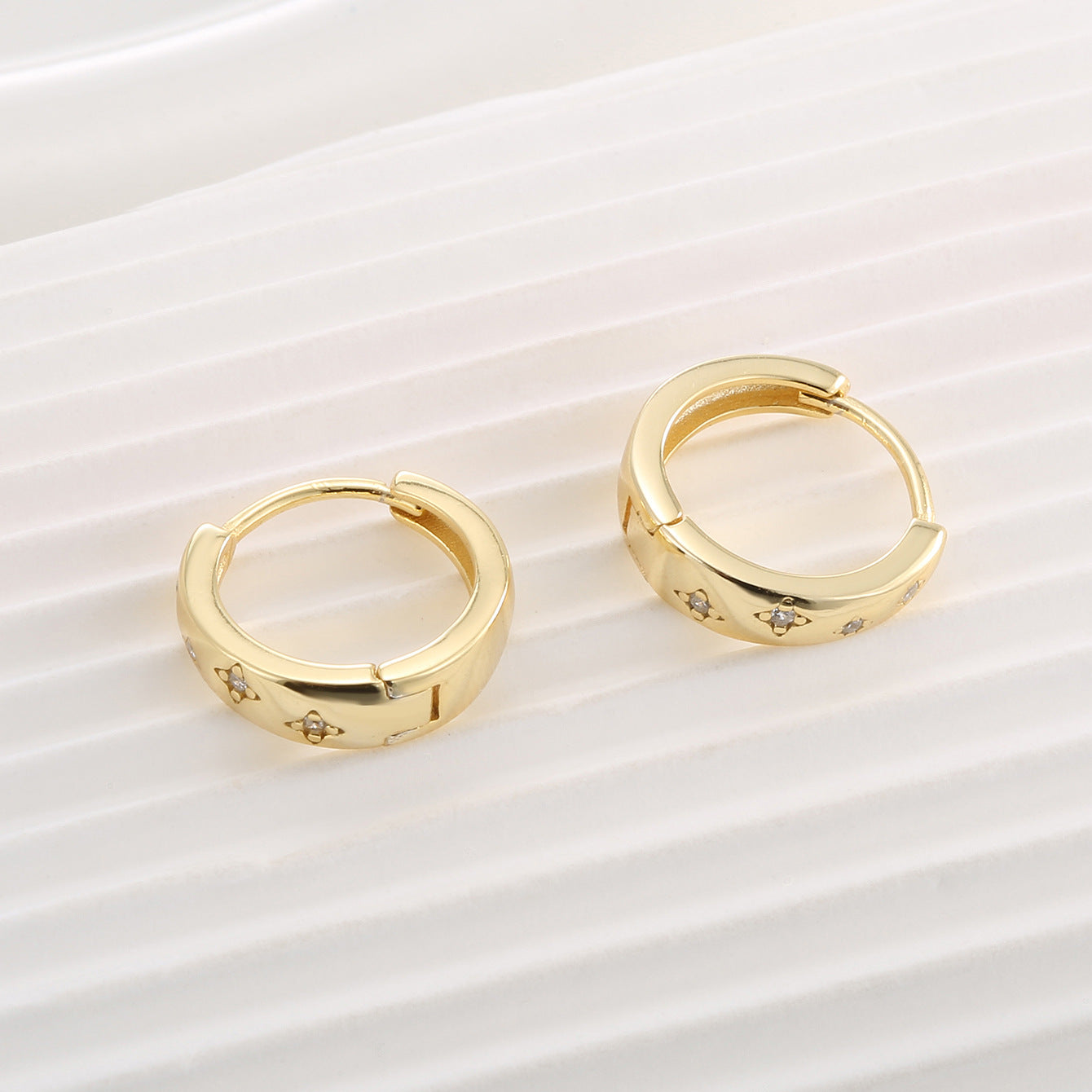 SE0085 S925Silver plating14K Gold Simple Design Earrings for Women with Micro Pave Zirconia