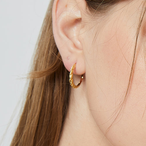 18K Gold-Plated Brass Twisted Round Hoop Earrings with round design details