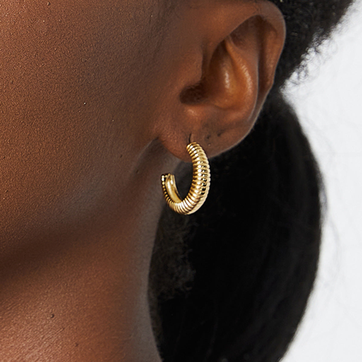 E0283Hot Selling Croissant Earrings 18K Gold Quality Jewelry Twist Twisted Thread C Shaped Earrings