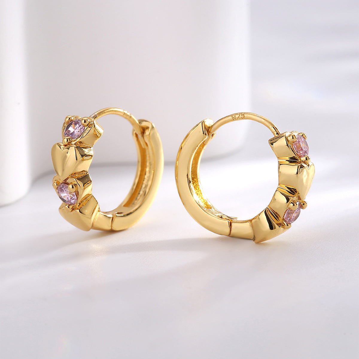 E0671 Fashionable Earrings for Women with Heart-Shaped Pink Zirconia